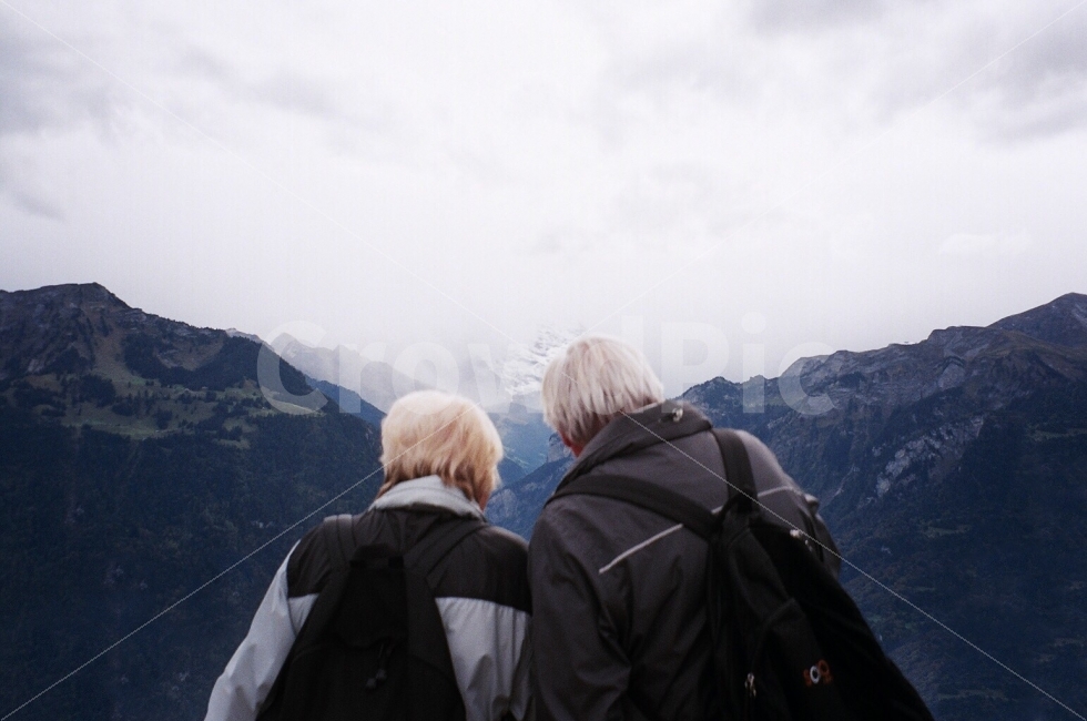 노부부,스위스,노인,외국인,알프스,자연,풍경,nature,landscape,해외,외국,세계,foreign,oversea,world,사람,인물,인간,human,person,연인,커플,사랑,lover,couple,노인,어르신,old man, senior citizen,여행,휴가,traveling,vacation,trip