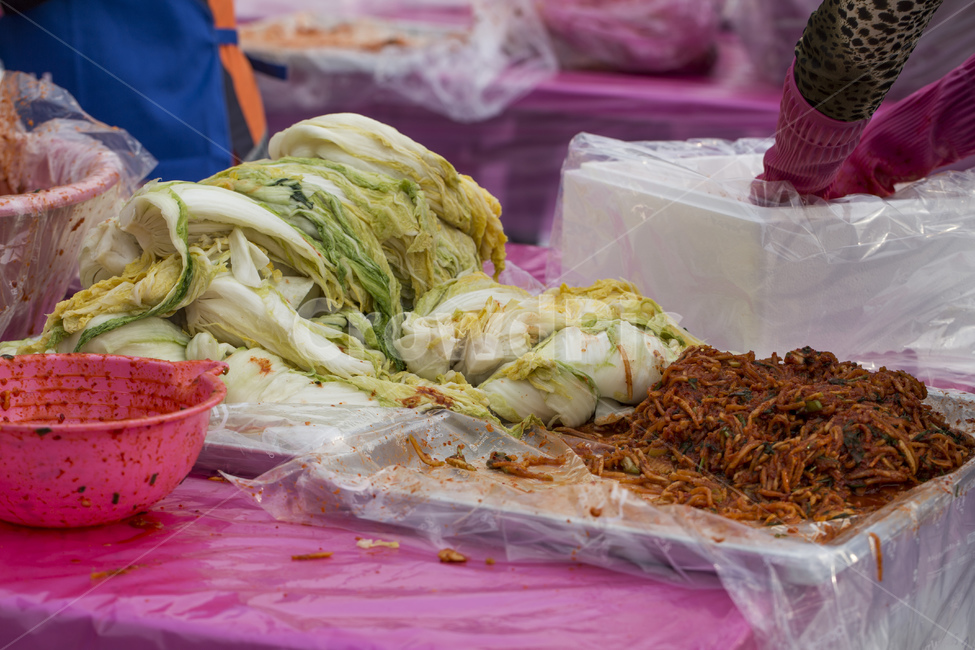 김치,김장,김장김치,양념,한식,음식,반찬,한국전통,고춧가루,야채,채소,배추,배추김치,포기,김치속,절임배추,음식,식재료,요리,food,cook,meal,dishes,food reserves,한식,한국음식,한국요리,korean food,korean dishes,korean meal,korean cook