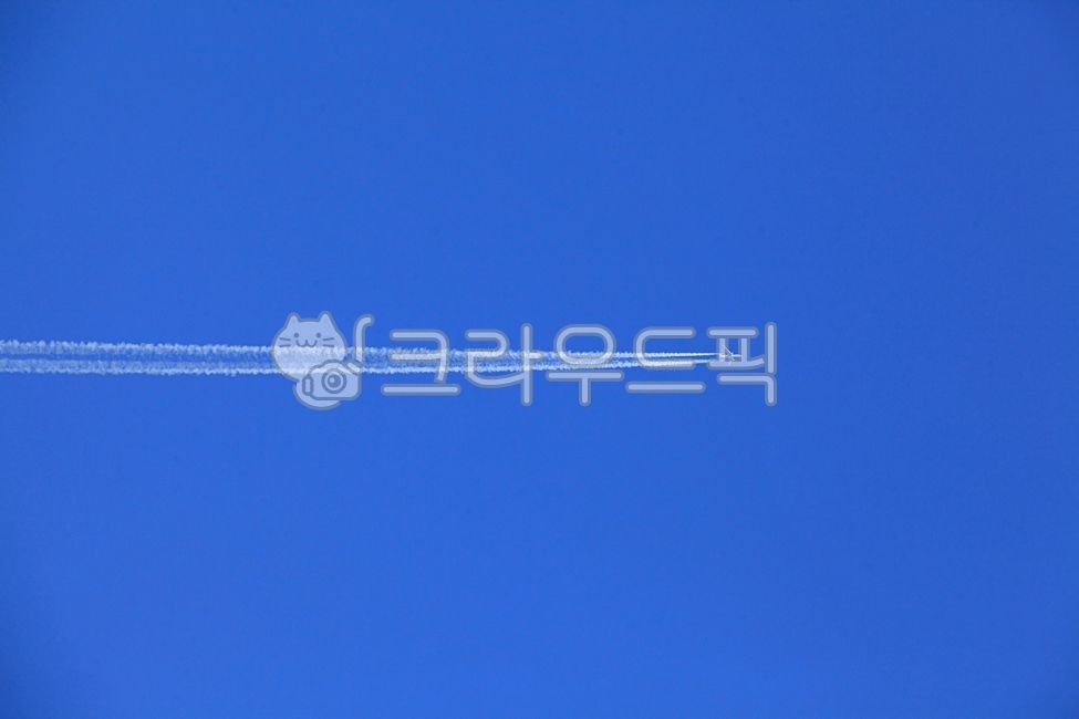 비행기,비행운,여객기,교통,교통수단,항공기,운송,하늘,파란,날다,이륙,바탕,허공,경치,배경,scenery,파란하늘,창공,airplane,view,sky,blue,bluesky,traffic,여백,흔적