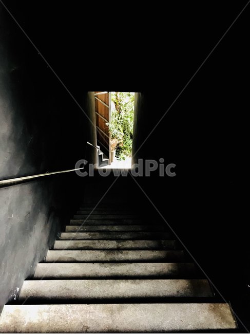 계단,어둠,문,분위기,비밀의문,비밀,건축물,건물외관,exterior,building,structure,architecture,construction