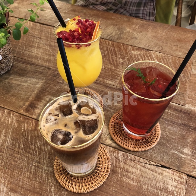 카페,감성,cafe,커피,꽃,라떼,coffee,우유,거품,잔,유리,그릇,컵,latte,아인슈페너,힐링,여유,음식,drink,사람,주스,juice,마실것,분위기,감성사진,커피,카페,coffee,cafe