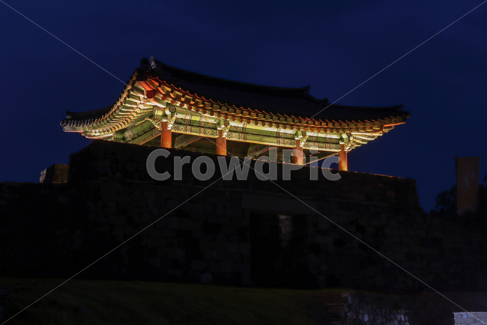 공산성,야경,밤,금강,nightview,night,nightscape,야경,밤,풍경,nightscape,night,landscape,랜드마크,landmark,tourist attraction,한국랜드마크,한국관광지,한국명소,korea landmark,korea tourist attraction,pagoda,탑,building,건물,shrine,신사,worship,예배,architecture,건축물
