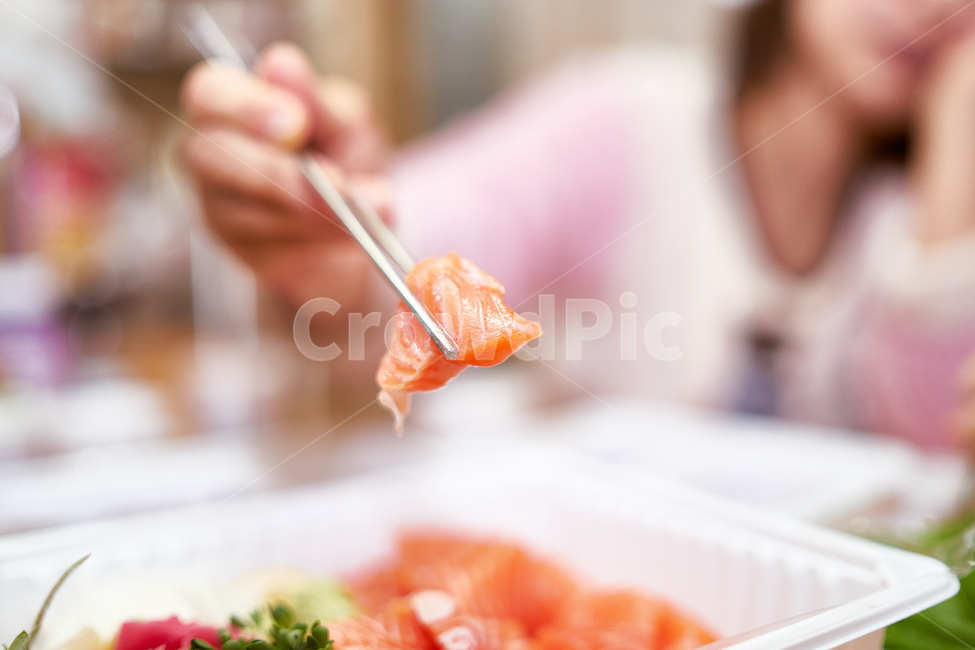 젓가락,배달음식,연어,물고기,생선,음식,식재료,요리,food,cook,meal,dishes,food reserves