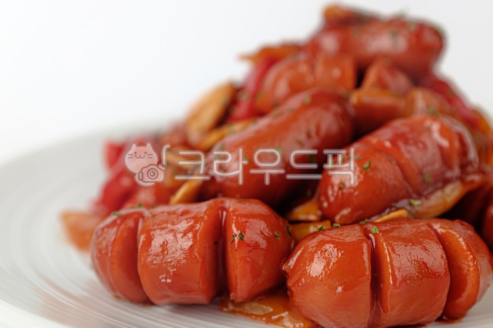 소세지볶음,소시지,소세지,볶음,야채,채소,돼지고기,케찹,양념,음식,식사,식품,식료품,재료,식재료,음식재료,클로즈업,새콤달콤한,부드러운,음식,식재료,요리,food,cook,meal,dishes,food reserves