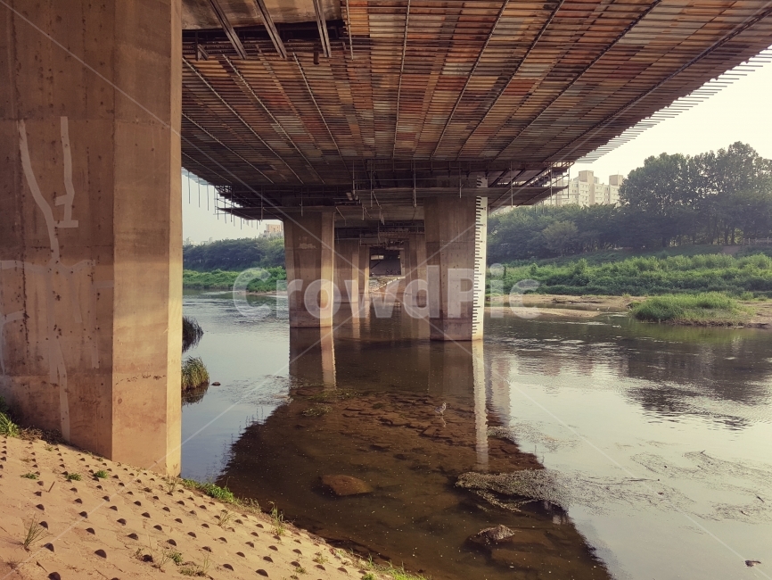 다리,기둥,균형,강가,안양천,교각,건축물,건물외관,exterior,building,structure,architecture,construction