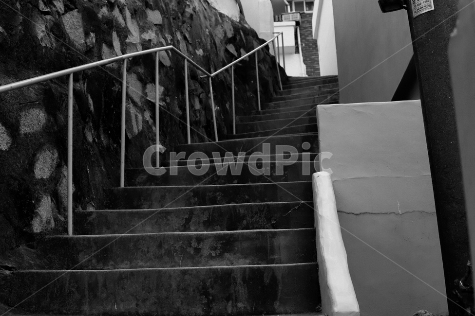 흑백,계단,골목,오르막,동네,골목길,alley,흑백,모노톤,monochrome,black and white,handrail,난간,banister,railing