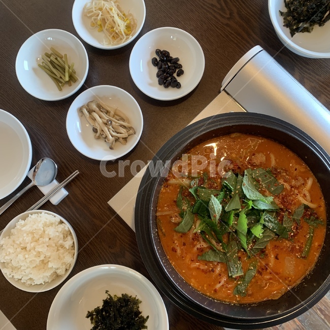 한식,백반,찌개,식사,식당,감성,분위기,음식