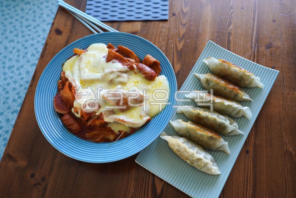 떡볶이,치즈,접시,군만두,만두,분식,식사,먹거리,음식,요리,food