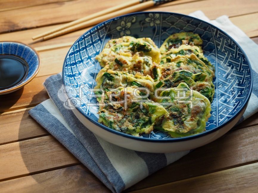 설날사진공모전,굴,전,굴부침개,요리,식사,굴전,부침개,간장,한국음식,아시아음식,배경,웰빙,oyster,oysterpancake,koreanpancake,soysauce,food,koreanfood,asianfood,background,wellbeing,한식,전통음식,한국전통음식,한국음식문화,음식문화,전통문화,traditionalfood,koreantraditionalfood,koreanfoodculture,foodculture,traditionalculture,설날,추석,음식,추석음식,설날음식,명절,명절음식,음식,식재료,요리,food,cook,meal,dishes,food reserves,한식,한국음식,한국요리,korean food,korean dishes,korean meal,korean cook