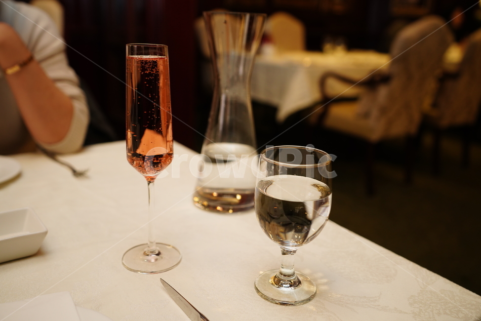컵,글라스,cup,glass,유리,액체,와인,물,마실거리,음료수,drink,beverage