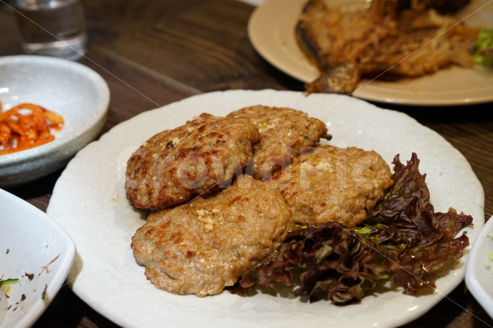 밥,식사,먹방,떡갈비,푸짐,담백,안주,모임,가족식사,모임추천,든든,음식,식재료,요리,food,cook,meal,dishes,food reserves,육류,고기,meat,한식,한국음식,한국요리,korean food,korean dishes,korean meal,korean cook