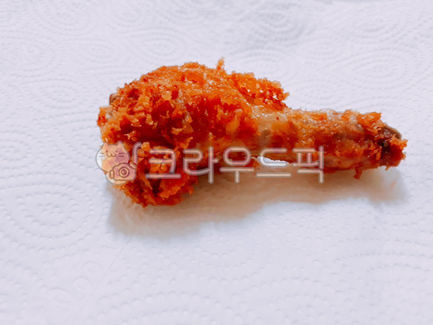 치킨,닭튀김,고소한,닭뼈,빵가루,요리,cook,food,음식,닭요리,안주,후식,간식,닭