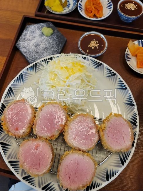 돈까스,일본식돈까스,음식,경양식,양식,안심카츠,카츠,분식,food,접시,dish,식사,돈카츠,샐러드