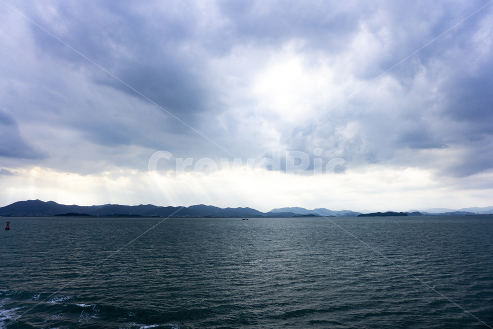 물,바다,sea,해안선,연안,하늘,푸른하늘,sky,대양,날씨,weather,햇빛,자연,빛,sun,적운