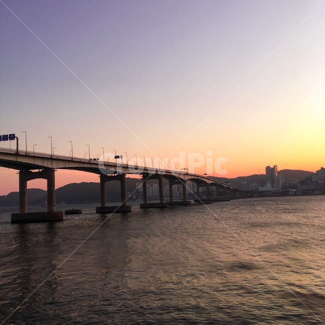 water,물,황혼,dusk,노을,sunset,일몰,석양,해질녘,다리,bridge,바다
