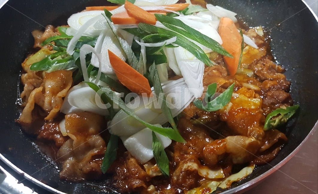 제육볶음,두루치기,돼지두루치기,매운두루치기,고추장두루치기,고추장제육,매운제육,불고기,음식,식재료,요리,food,cook,meal,dishes,food reserves,한식,한국음식,한국요리,korean food,korean dishes,korean meal,korean cook