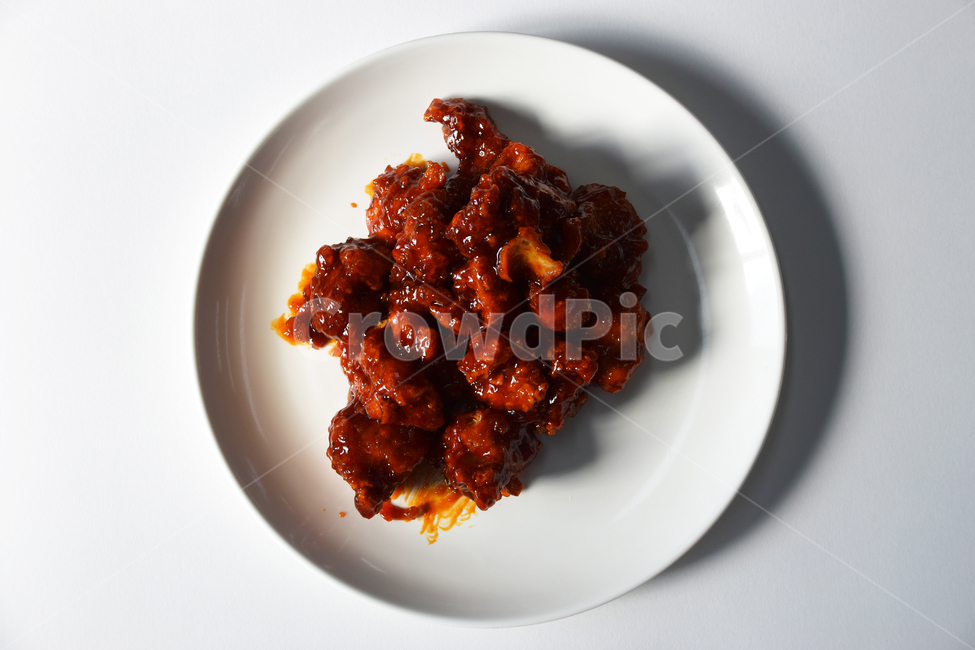 치킨,통닭,닭고기,배달음식,음식,요리,양념치킨,닭,야식,튀김,파티,잔치,양념,후라이드,매운,매운맛,음식,식재료,요리,food,cook,meal,dishes,food reserves,육류,고기,meat