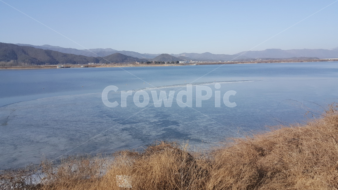 호수,겨울,겨울호수,공지천,호수주변,풍경,경치,얼음,언호수,공지천빙판,겨울,계절,winter,season,자연,풍경,nature,landscape,water,물,outdoors,옥외,reservoir,저수지