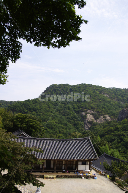 도솔암,암자,산,절,기와지붕,한국전통,한국문화,korean traditional,korean culture,건축물,건물외관,exterior,building,structure,architecture,construction