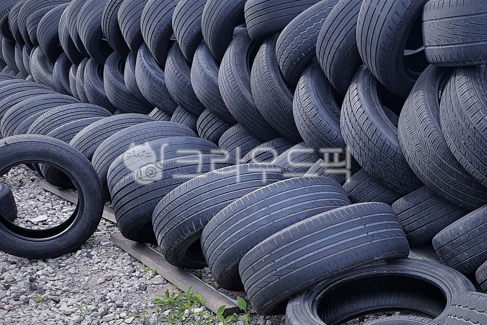 Transportation,wheel,objects,waste tires,carcenter,matter,transportation,car center,thing,tire,traffic,object