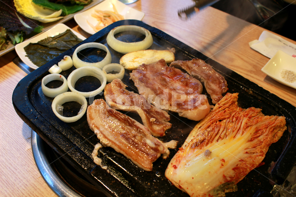 삼겹살,돼지고기,고기,한국음식,한식,구이,meat,pork,구운김치,양파,음식,식재료,요리,food,cook,meal,dishes,food reserves,육류,고기,meat,한식,한국음식,한국요리,korean food,korean dishes,korean meal,korean cook