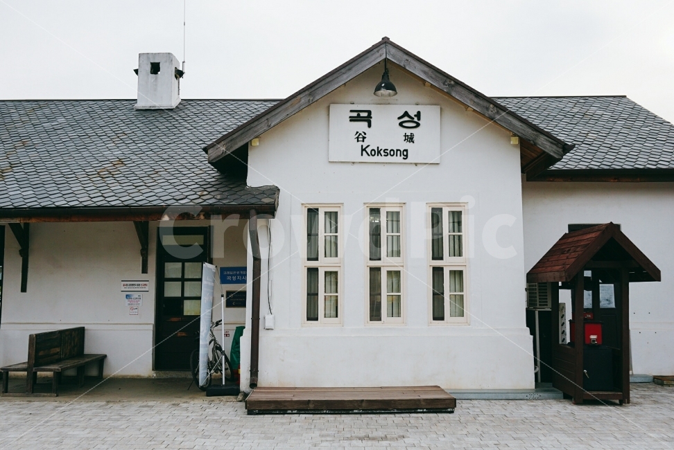 여행,travel,여행사진,국내여행,혼자여행,사진,곡성,곡성여행,배경사진,배경,이쁜사진,색감,색감좋은사진,곡성기차마을,섬진강기차마을,곡성역,옛곡성역,옛날기차역,기차역,풍경,풍경사진,교통,교통수단,traffic,transportation,bench,벤치,roof,지붕
