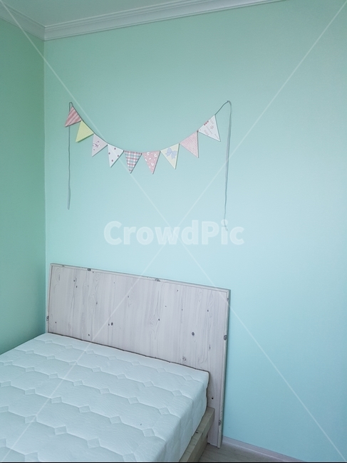 침대,벽지,인테리어,민트,큰방,인테리어,실내디자인,interior design