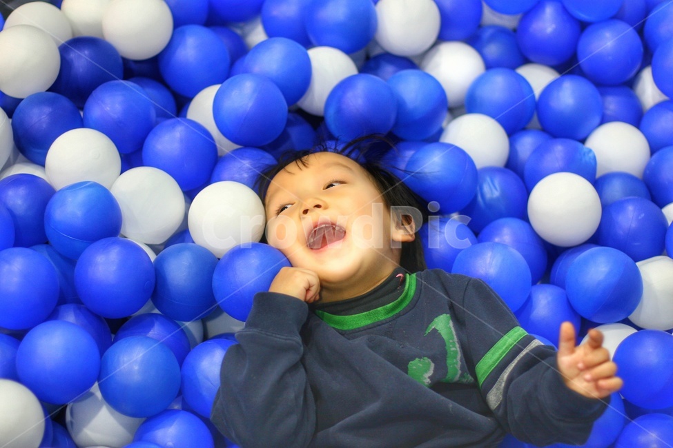 아,baby,키즈카페,공풀장,장난감놀이,사람,인물,인간,어린이,어린아이,human,child,children,kid,sphere,구체,ball,공