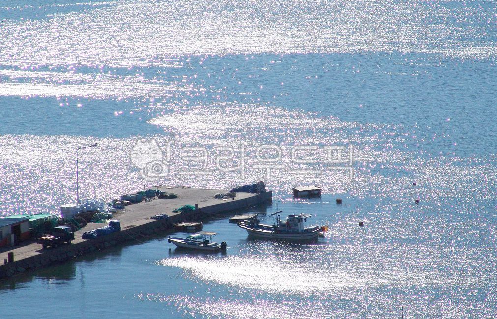 ocean,light,Ship,windy day,Wharf