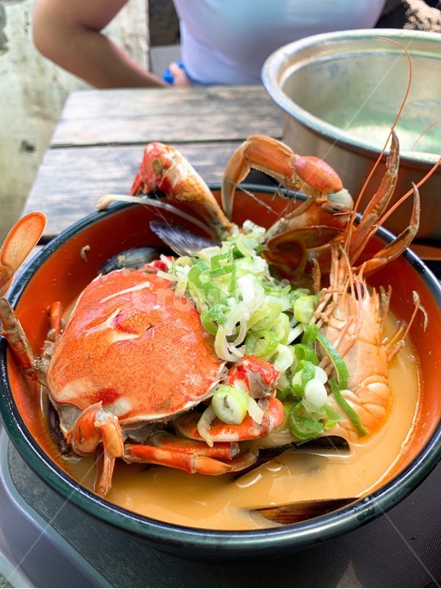해물라면,라면,음식,양은냄비,꽃게,새우,홍합,대파,매운맛,붉은색,빨간색,매움