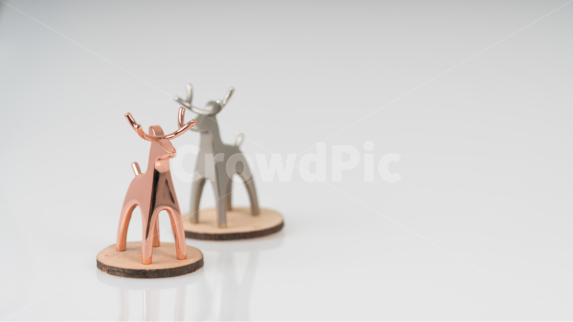 심리학,생활,커플,사슴,동상,골드,실버,함께,사랑,노루,금속,럭셔리,동물,뿔,반사,빤짝,광채,쥬얼리,루돌프,크리스마스,아웃포커싱,보석,귀금속,귀여운,액세서리,장식품,백그라운드,deer,christmas,reindeer,animal,winter,white,isolated,holiday,cartoon,snow,illustration,elk,xmas,silhouette,decoration,santa,antler,mammal,nature,cute,rudolph,art,caribou,wildlife,wild,buck,brown,animals,antlers,stag,hunting,moose,사물,물건,오브젝트,thing,object,matter,연출,컨셉,콘셉,direction,concept