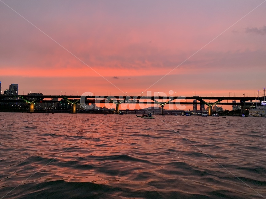 building,건물,석양,sunset,river,강,한강,waterfront,워터프론트,water,물,pier,bridge,다리