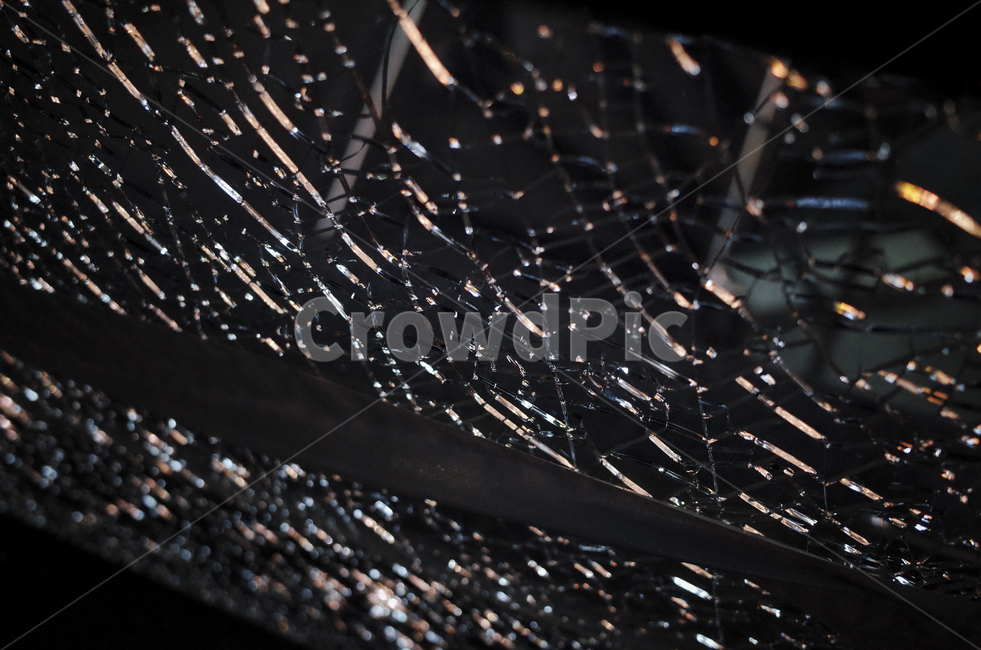 dark,glass,brokenglass,crackedglass,부서진,금간