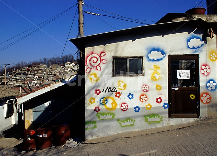 판자촌,달동네,빈민촌,슬럼가,가난,초라한,하우스,마을,house,역사,기록,시안,광고,디자인,디자이너,사보,카다로그,뉴스레터,브로셔,리플렛,잡지,홍보,마케팅,전단,출판,편집,sns,ebook,집,패턴,구성,콘텐츠,생활,삶,변두리,외진,낙후된,재개발,철거,poor,정겨운,그리움,과거,시간,흔적,옛날,오래된,old,어제,필름,아날로그,yesterday,낙서,그래픽,벽화,도시,풍경,city,landscape,한국도시풍경,한국도시경관,korea cityscape,예술,art