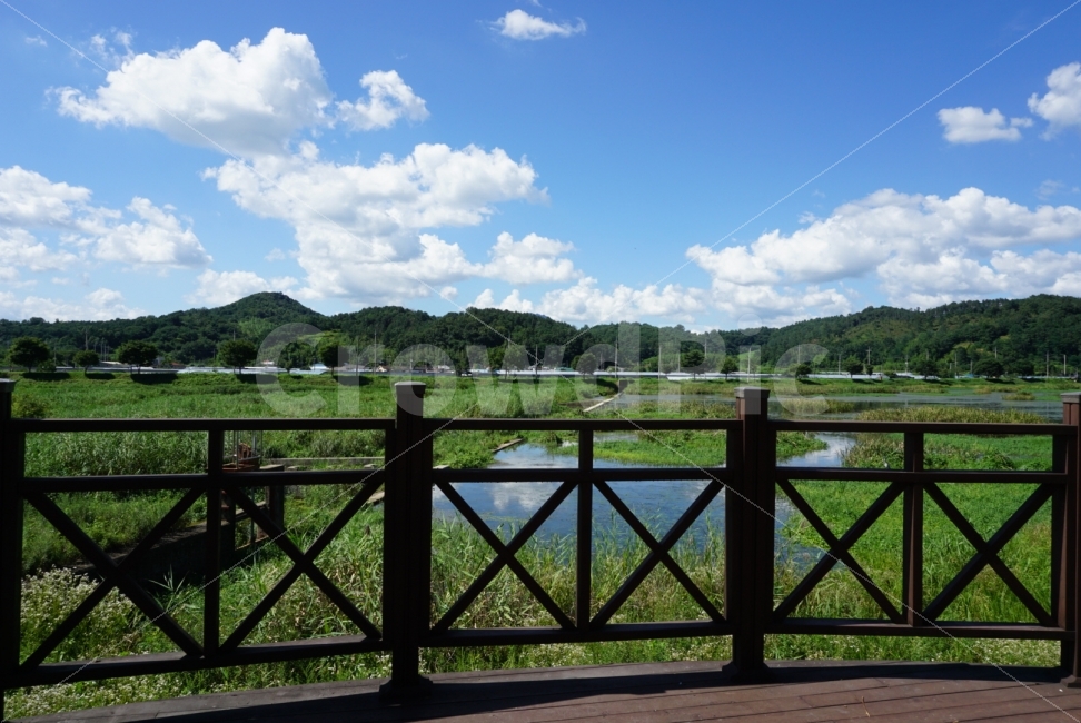 날씨좋음,나들이,맑은하늘,자연풍경,시골풍경,여름,푸르름,자연,풍경,nature,landscape,여름,계절,summer,season,시골,마을,country,rural,town,railing,난간,handrail,banister