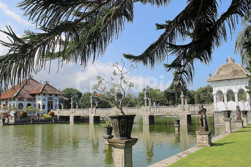 인도네시아,발리,카랑아셈,까랑아쎔,물의궁전,궁전,고대건축,ancientarchitecture,다리,bridge,붉은집,붉은기와,redhouse,해외,외국,세계,foreign,oversea,world,건축물,건물외관,exterior,building,structure,architecture,construction