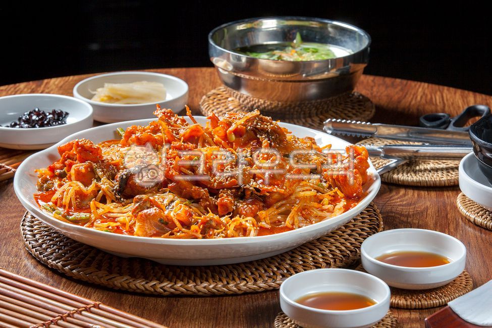 아구찜,해물,아구,아귀찜,아귀,해물찜,해산물,해물요리,야채,채소,해산물요리,생선,콩나물,고니,미더덕,음식점,식당,먹거리,맛집,해물음식점,해산물음식점,미나리,깨,참깨,백김치,김치,콩,콩자반,접시,food,음식,식사,나무트레이,원목트레이,원목,테이블,나무테이블,대나무,대나무받침,접시받침,원목받침,나무받침,라탄,라탄트레이,라탄받침,가위,집게,대나무살,한국음식점,한국전통음식,해물음식,해산물음식,아구탕,아귀탕,음식,식재료,요리,food,cook,meal,dishes,food reserves