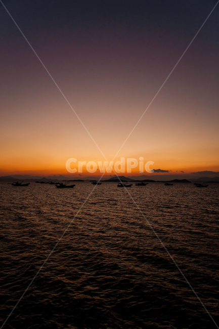 일몰,바다,풍경,sunset,멸치잡이배,배,boat,자연,sunfall,sea,하늘,sky,landscape,nature,자연,풍경,nature,landscape,dawn,새벽,red sky,붉은 하늘,outdoors,옥외,dusk,황혼