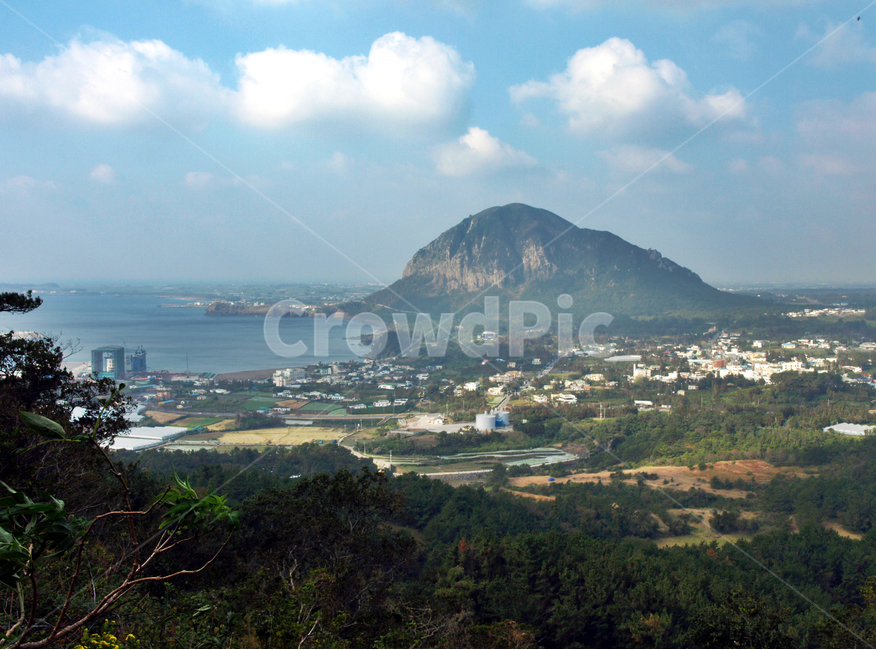 산방산,올레9코스,올레,서귀포시,제주,푸른하늘,자연,안덕면,바다,자연,풍경,nature,landscape,한국자연풍경,한국자연경관,korea nature landscape,제주도,jeju,jeju island,outdoors,옥외,scenery,경치,land,땅,promontory,곶