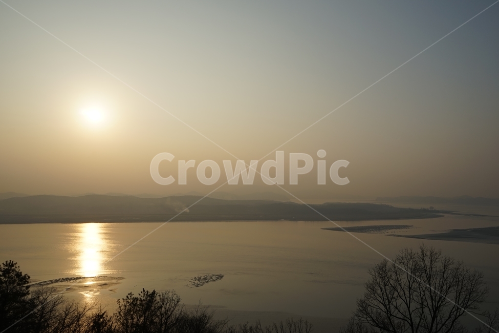 낙조,태양,강,하늘,자연,해,고요,적막,따스함,산,겨울,desolationriver,nature,stillness,silence,scenery,river,winter,solitude,일몰,자연,풍경,nature,landscape,outdoors,옥외,flare,플레어,light,빛,sunlight,햇빛