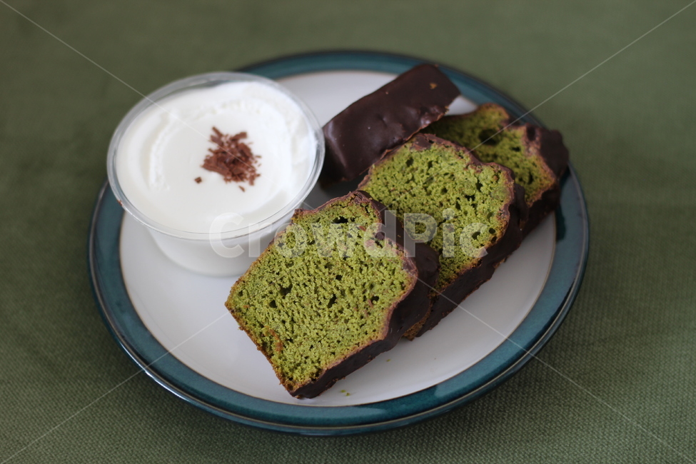 파운드케이크,말차케이크,녹차빵,초코,생크림,디저트,빵,bread,녹색,접시,주전부리,간식