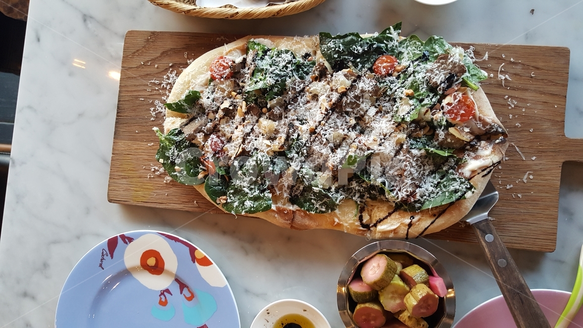 피자,음식,올리브피자,시금치피자,맛있는음식,예쁜음식,피클,이태리음식,레스토랑,고급,고급음식,푸짐한,pizza,샐러드,메인요리,코스요리,디스플레이