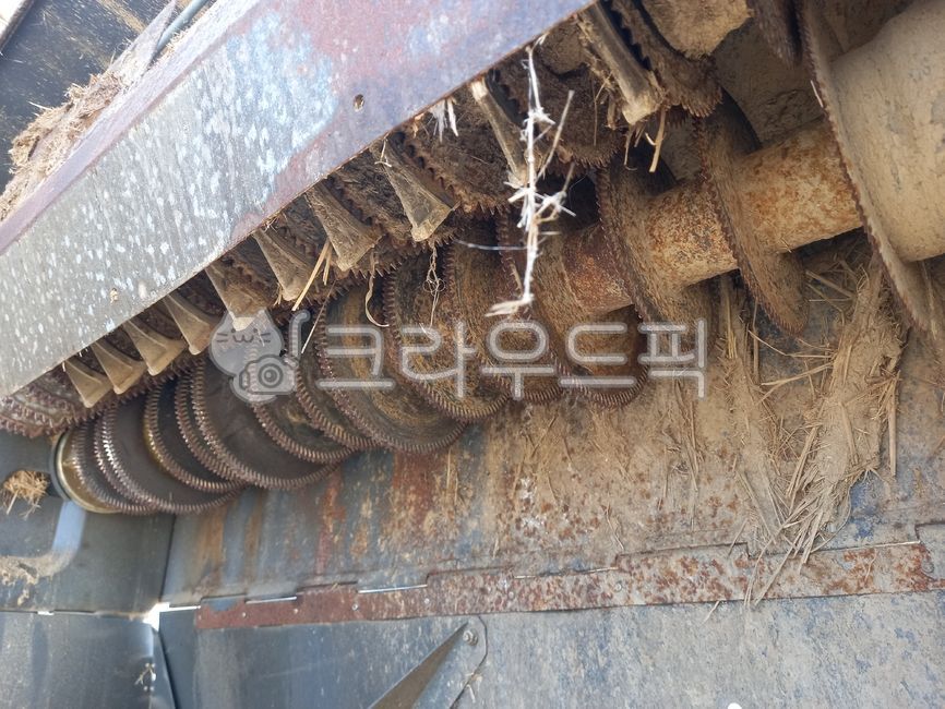 agricultural machinery,repair,rice harvest,Agricultural machinery repair,combine