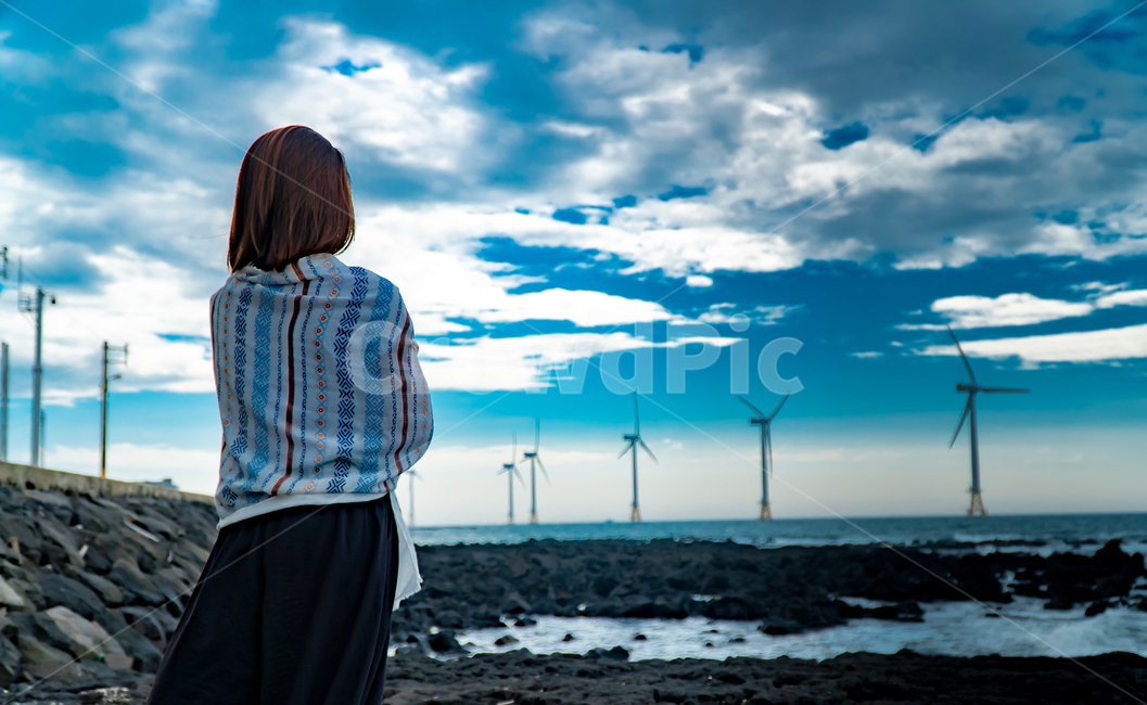 제주도,풍력발전,하늘,구름,풍경,감성사진,풍차,nature,landscape,한국자연풍경,jeju,jejuisland,색깔,색상,색채,색감,colorsense,colorsensitivity,feelingofcolor,사람,인물,인간,human,person,여성,여자,woman,female,lady,여행,휴가,traveling,vacation,trip