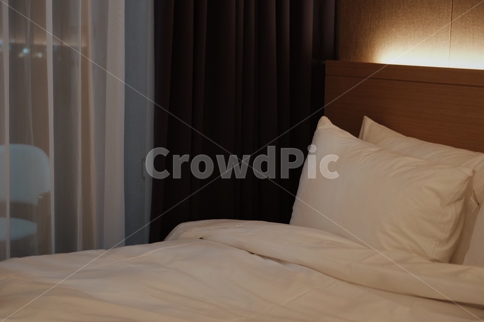 호텔,hotel,커튼,휴식,힐링,빛,그림자,거울,조명,실내,내부,따뜻한,편안한,안락한,relax,rest,healing,light,shadow,mirror,warm,cozy,calm,조용한,휴식,힐링,rest,relaxation,healing