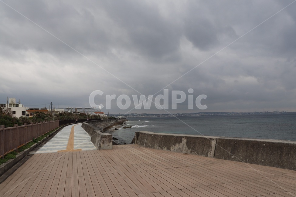 바다,바닷가,해변,여름,산책,모래사장,풍경,하늘,비치,beach,summer,물,저녁,구름,이국적인,비,자연,풍경,nature,landscape,boardwalk,산책로,building,건물,bridge,다리