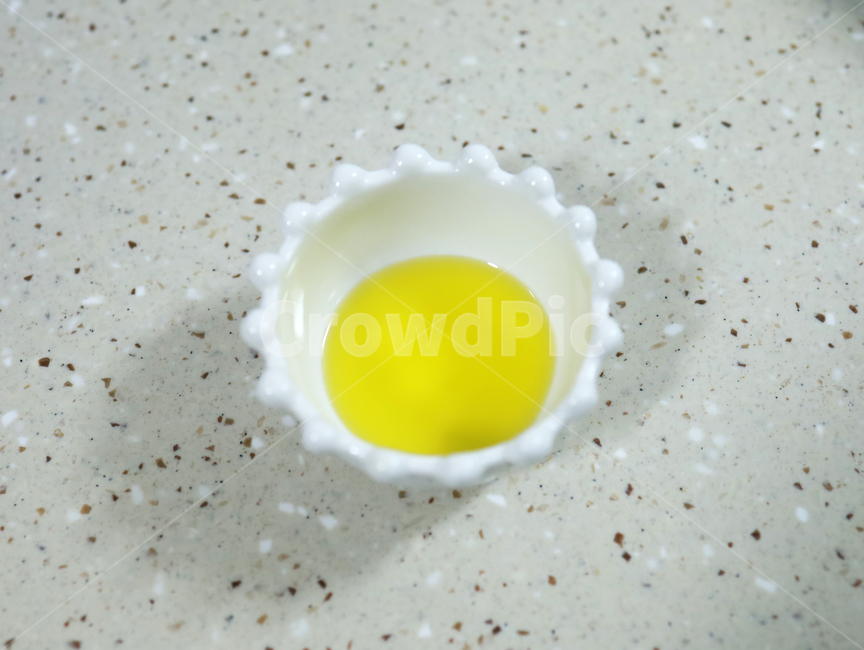 올리브유,그릇,올리브오일,oliveoil,oil,식재료,요리,재료,음식,food,노랑색,yellow