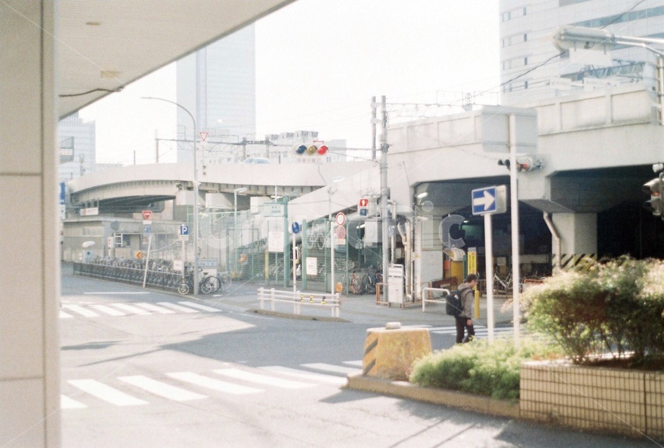 필름사진,필름감성,film,필름,풍경,아스팔트,road,도로,human,일본,나고야,지하철,교통,거리