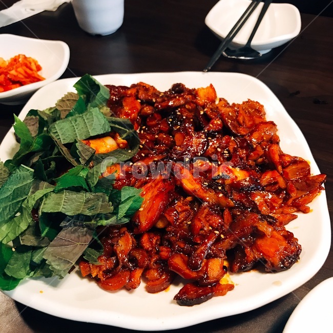 dish,요리,food,음식,meal,식사,불족발,족발,안주,술안주