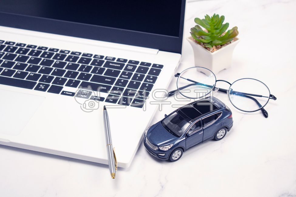 computer keyboard,concept,vehicles,laptop,sales,car insurance,car,jeep,pen,model,company,tire,toy,keyboard,business,work,wheel,tax,monitor,transportation,cars,Insurance,desk,miniature,finance